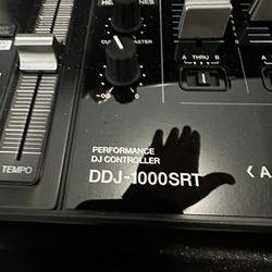 DJ controller 4 
