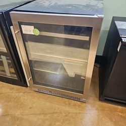 Bevarage Cooler 24 Inch Under Counter