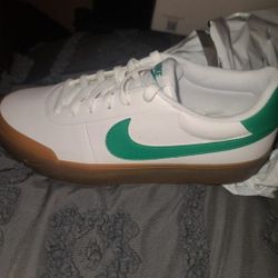 NIKE COURT SHOT (MENS 11.5)