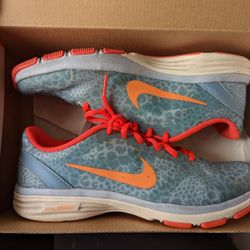 Women Nike Sneakers Size 7