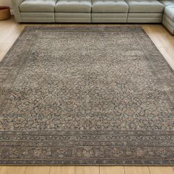 8x10 Vintage Style Area Rug – Neutral Tones, Great Condition