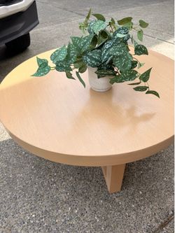 Coffee table with matching accent table