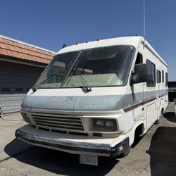 1988 Dolphin 2750