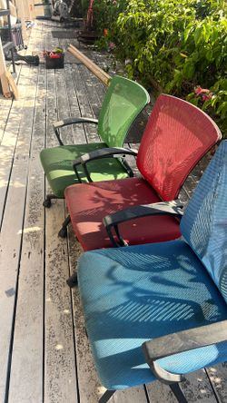 Free Lot of 3 desk chairs