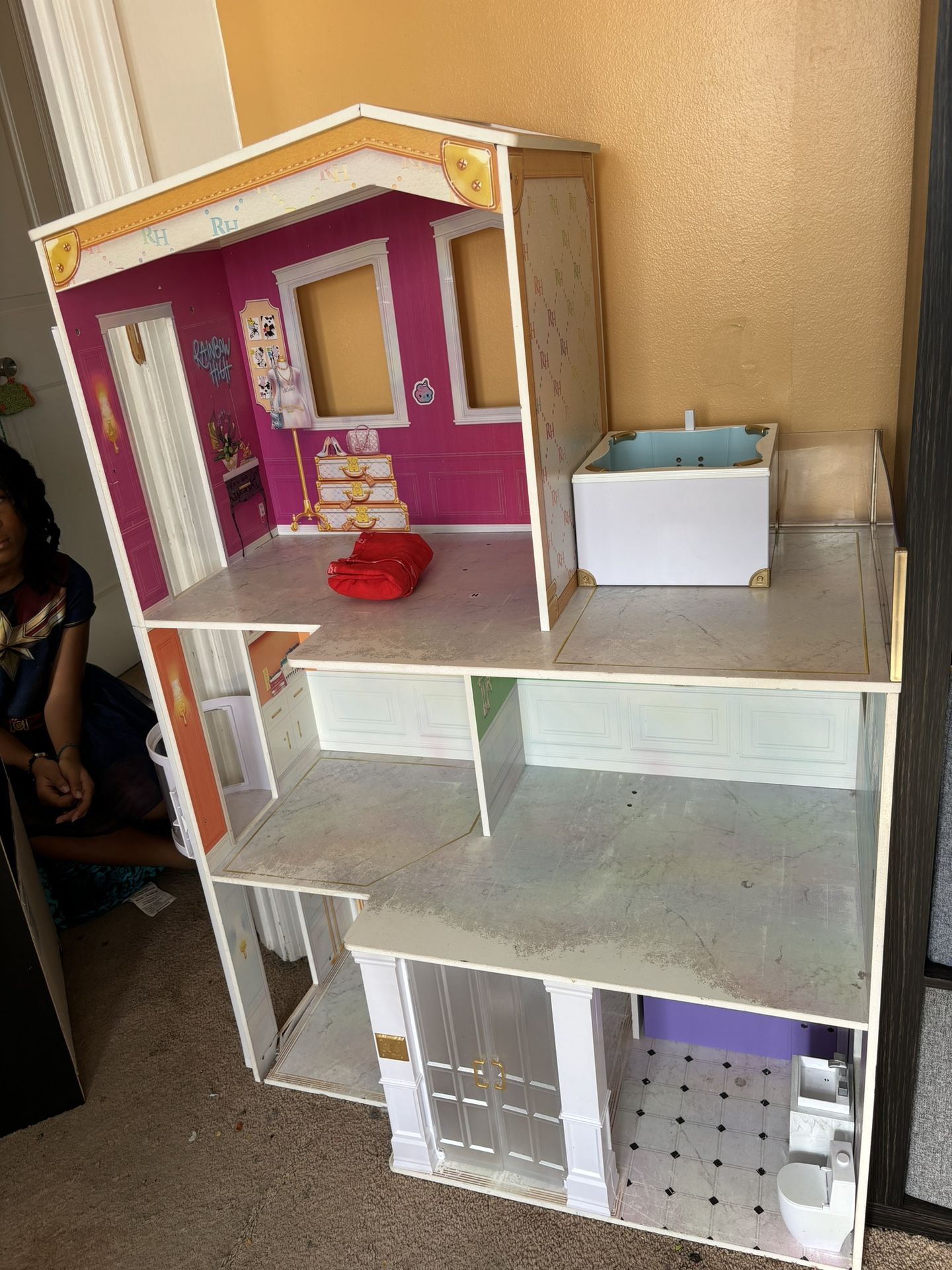 Rain bow high doll house 