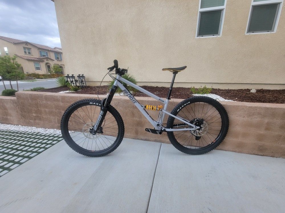 RIP CYCLES Beacon Mountain Bike