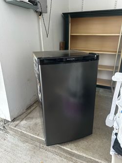 Mini fridge
