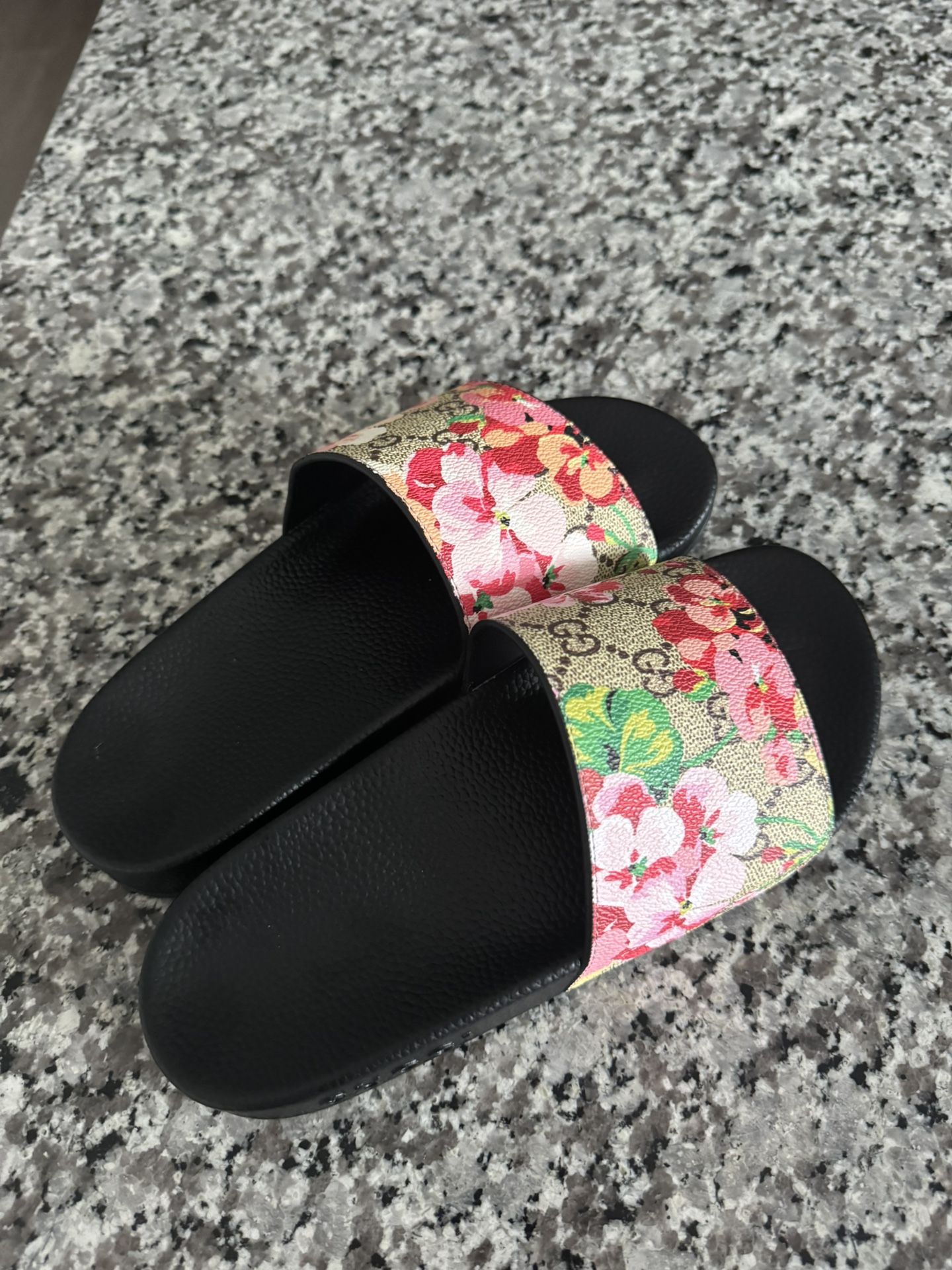 Gucci Wmns GG Supreme Slide "Blooms"