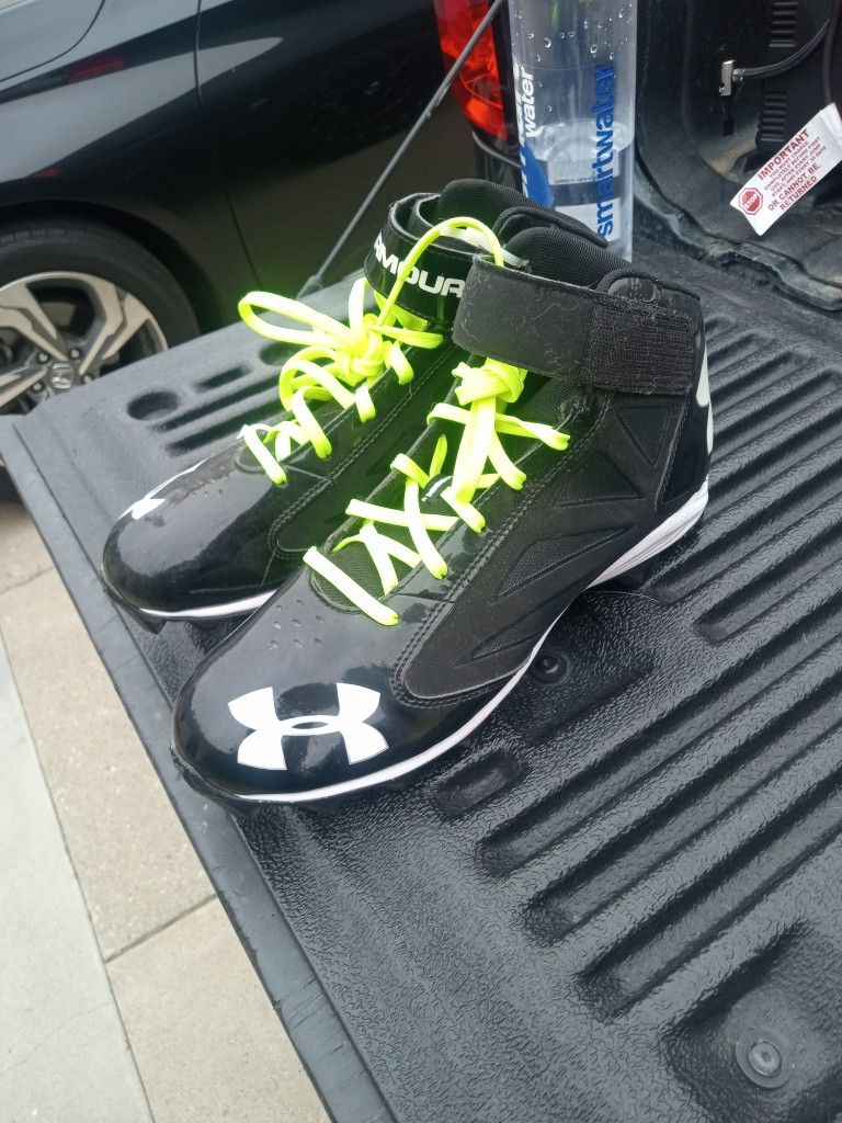 Under Amor Cleats