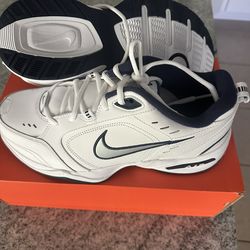 (New ) Nike Air Monarch IV