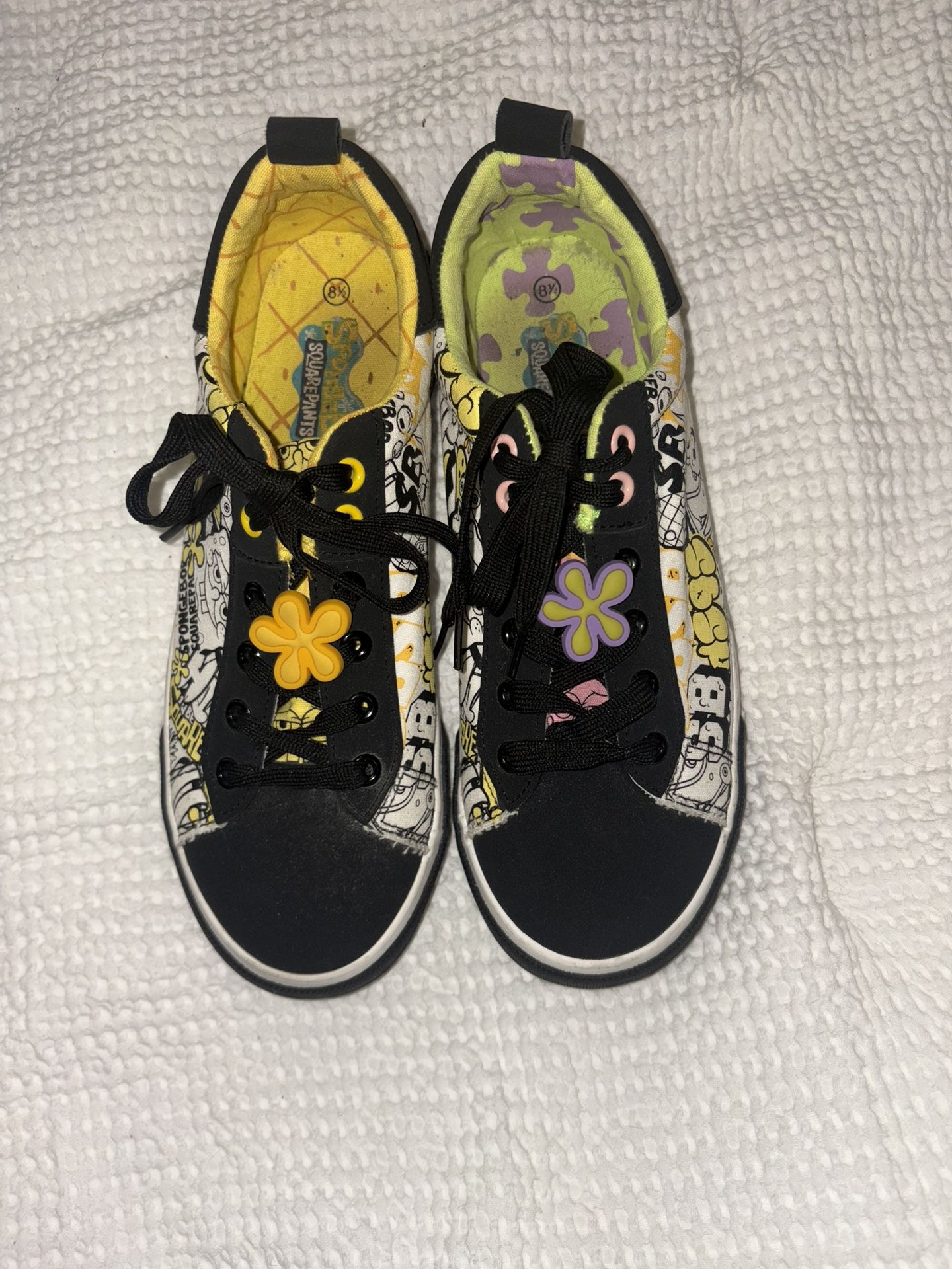 Ground Up Nickelodeon SpongeBob SquarePants low-top sneakers featuring a graphic print and flower lace charms