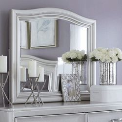 Coralayne 4 PC Bedroom Set