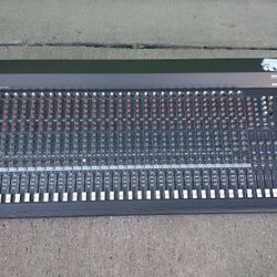 Mackie Mixing Board   SR32-4-2  4 bus  VL X