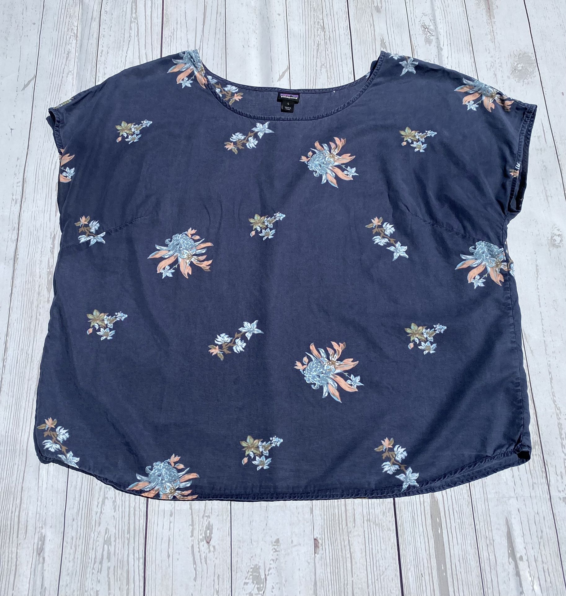 Patagonia June Lake Navy Floral Blouse Wrinkle Free Women’s Size Large