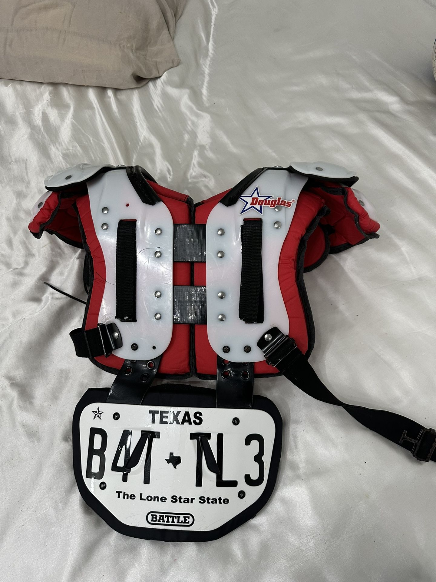 Douglas Junior pro shoulder pads LG