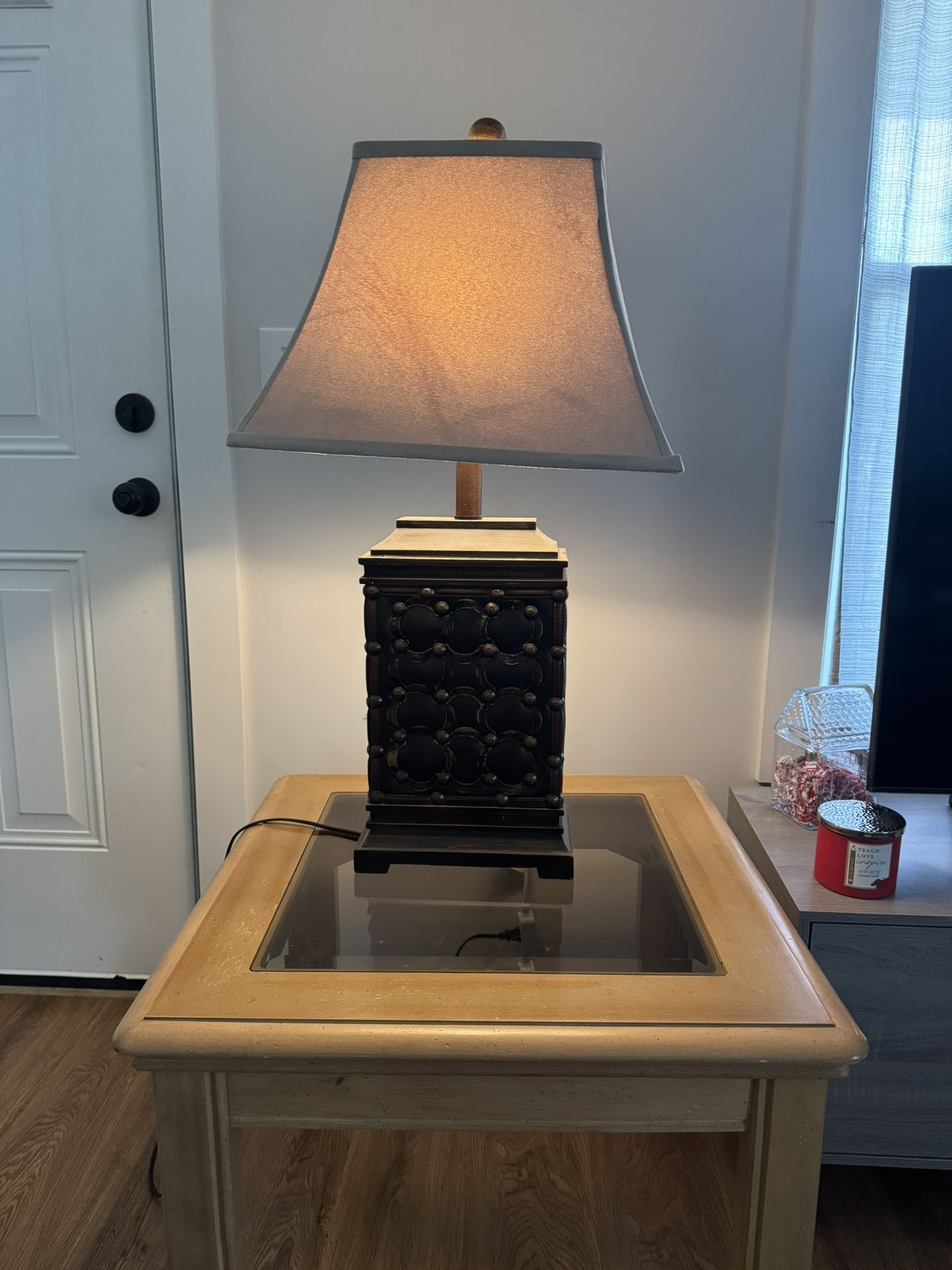 Coffee table and Lamp