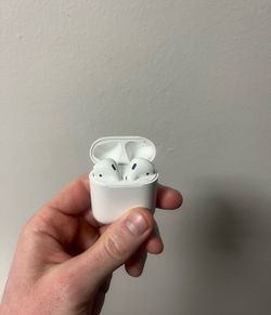 Apple AirPods 2nd Generation w/ Charging Case