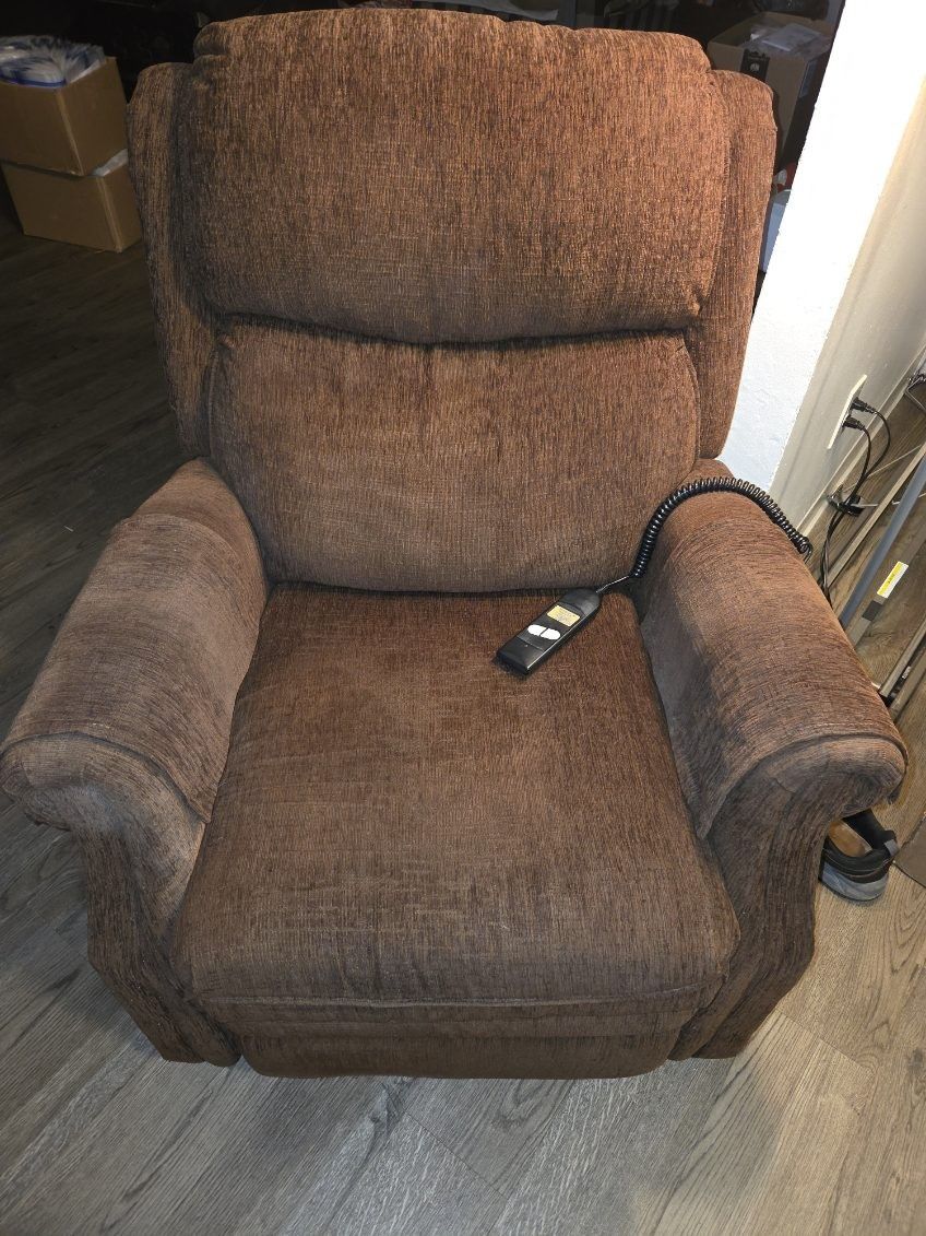 Amazing Ashley Lift Recliner Delivery Available