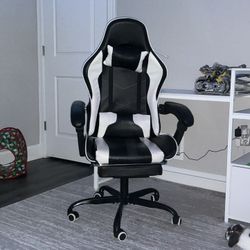 Gaming chair LAST DAY SUNDAY MOVING