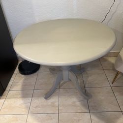 Round kitchen Table