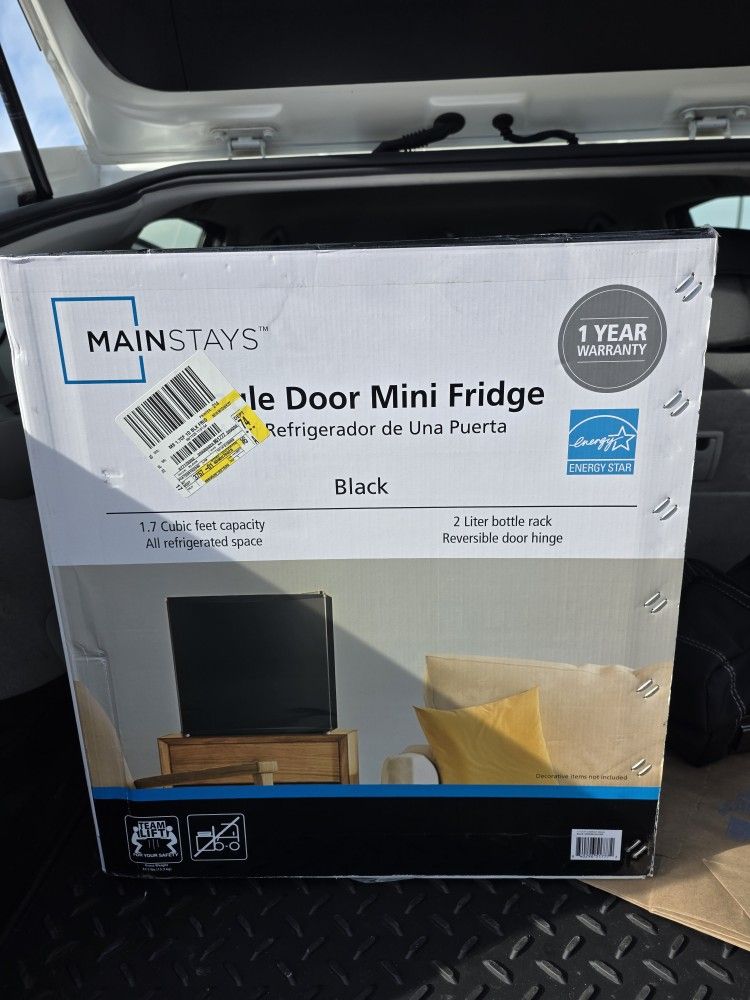 📦 Mainstays Single Door Mini Fridge – Black (Brand New, Sealed)