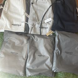 Essentials Shorts 