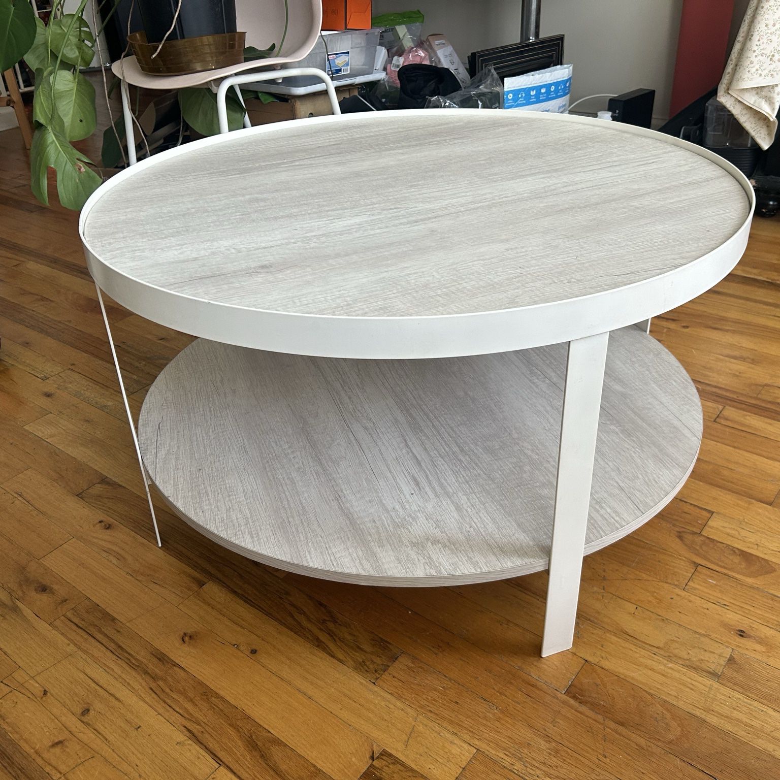 coffee table (white)