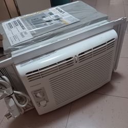 rigidaire 5,000 BTU 115V Window Air Conditioner Cool