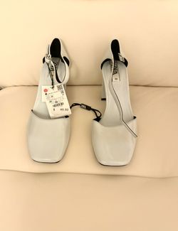 Zara women's square heel dress shoes in grey patent leather size 38 (7.5)