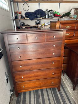 Chest of drawers