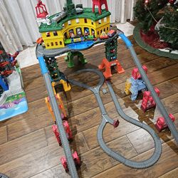 Thomas and Friends Extra Large Train Set with Reconfigurable Track, Motorized Thomas + 10 Battery powered Train sets, 8 mini Train Sets, 2 hilicopters