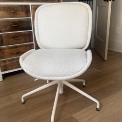 Modern White Bouclé Swivel Chair