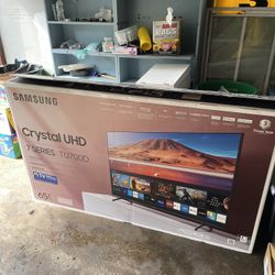 SAMSUNG 65” TV BOX WITH PACKING MATERIAL.