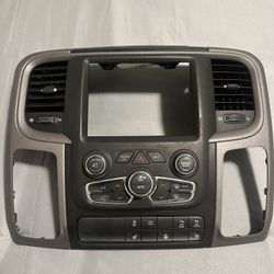 09-18 Ram Stereo Bezel