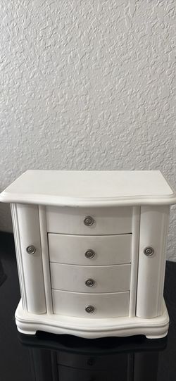 Jewelry box