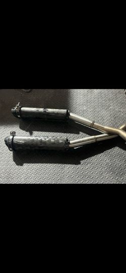 Two Brothers race exhaust pipes carbon fiber $500 or best offer