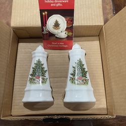 Pfaltzgraff Christmas Heritage Salt & Pepper Set