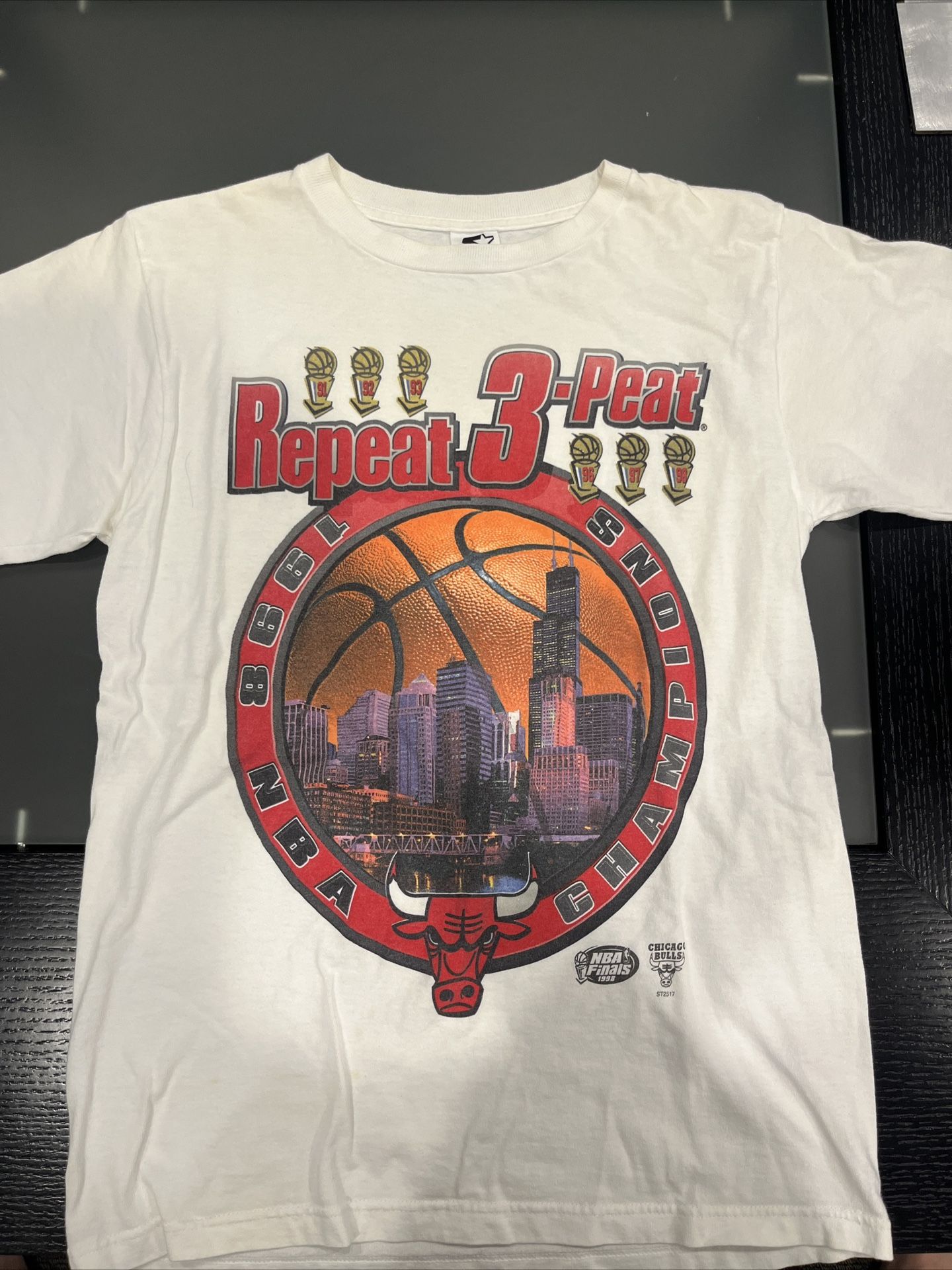 Vintage Chicago Bulls 1998 Championship Repeat 3-Peat Shirt Starter Youth XL