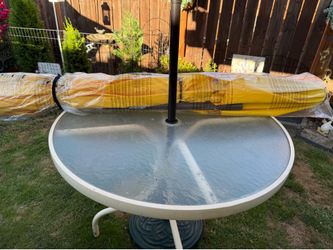 Patio Umbrella 9’ yellow like new!