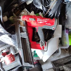 Milwaukee M18 Nail Gun 