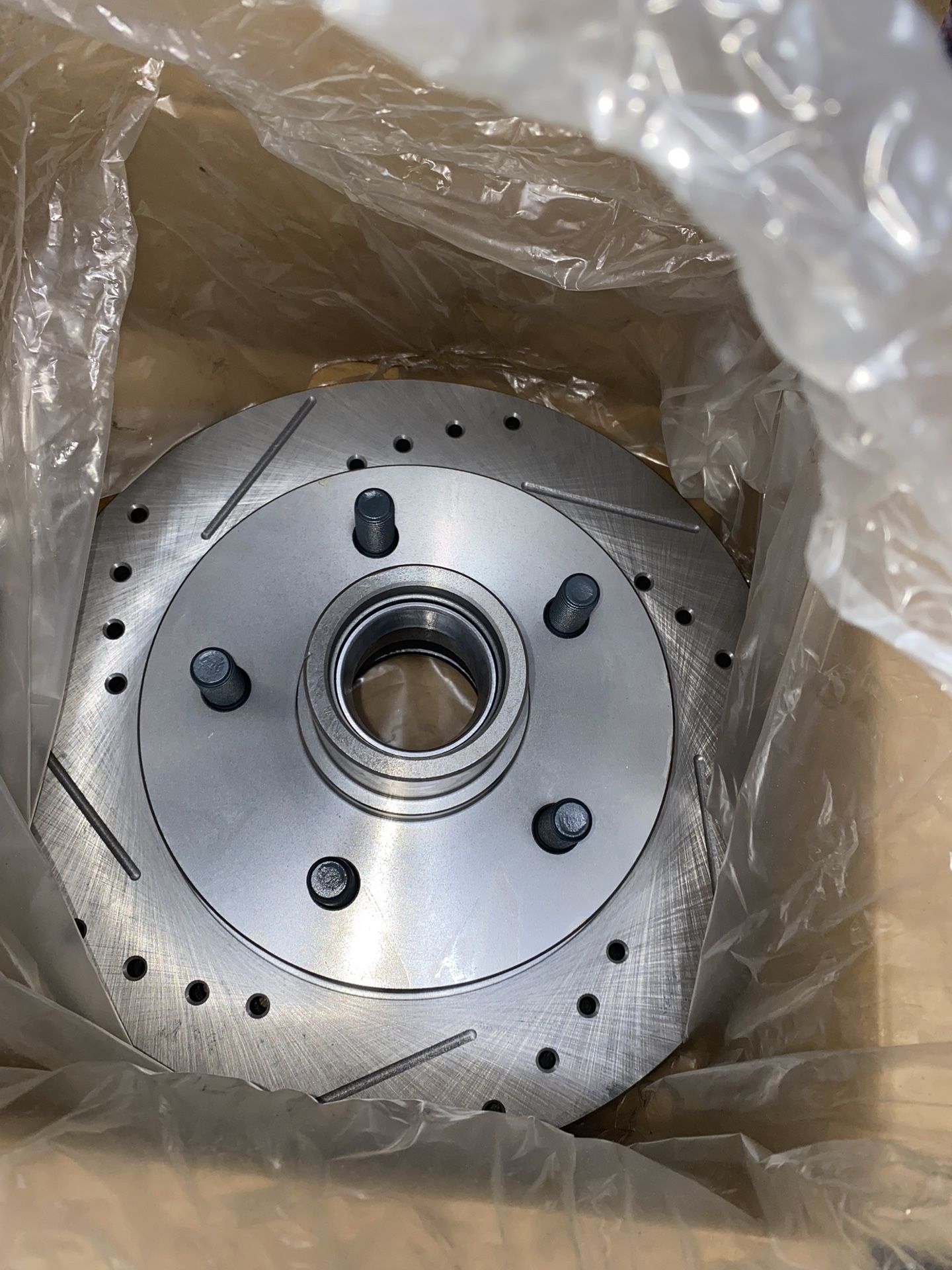 92-02 GMC Chevy Yukon Suburban Tahoe C1500 Drilled and Slotted rotors with brake pads 