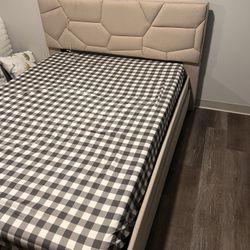 Full Size Bed with TwinTrundle ( Includes Mattresses)