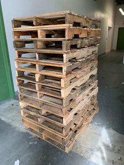 17 Pallets 40x48 (free)
