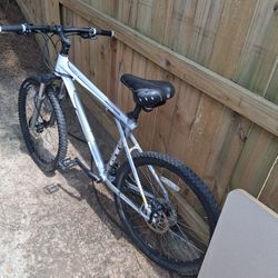 1.0 Gt Avalanche 27 Speed disc Brakes Discontinued  Means  It's Hard Too Find