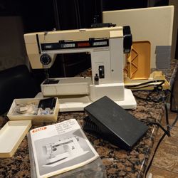 SEWING MACHINE 