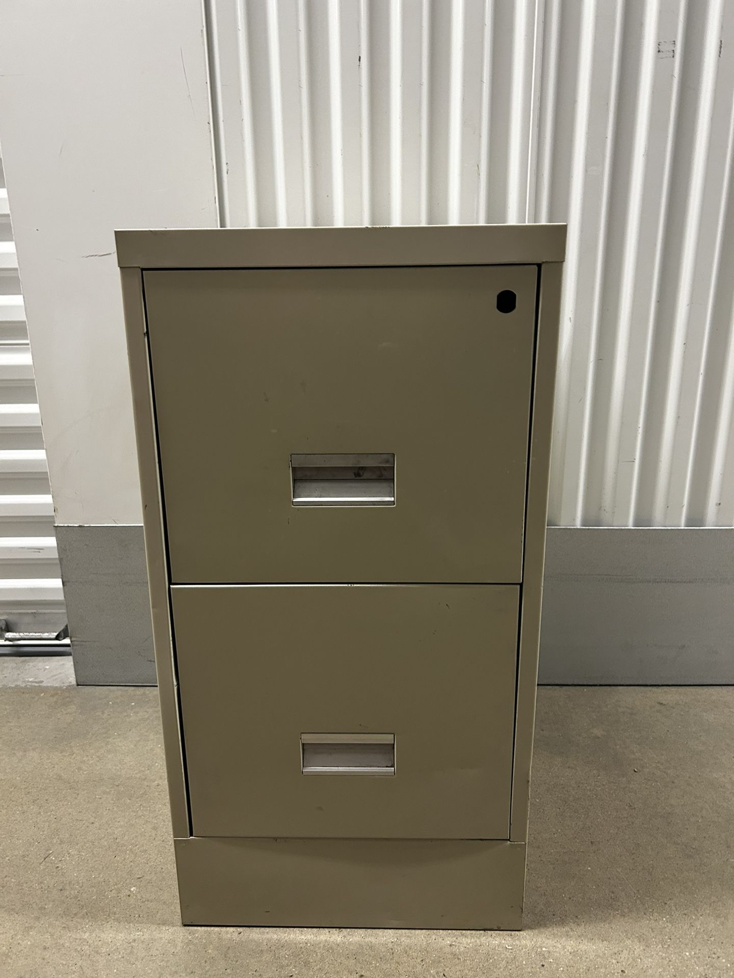 File cabinet no key