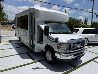 2016 Ford Econoline E350 Super Duty Cutaway Van 