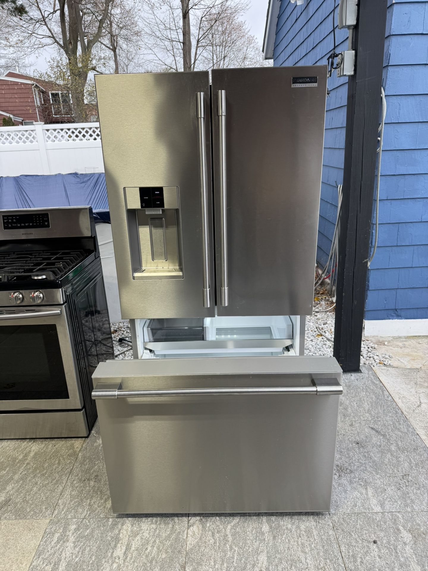 Frigidaire Professional Refrigerador 36 X 29 X 69 Almost New One Receipt For 90 Days Warranty