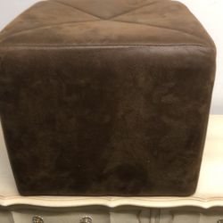 21”x21”x19”h Very good condition ottoman