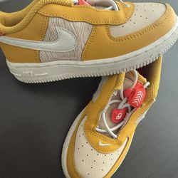 Boy’s Nike Shoes 10c